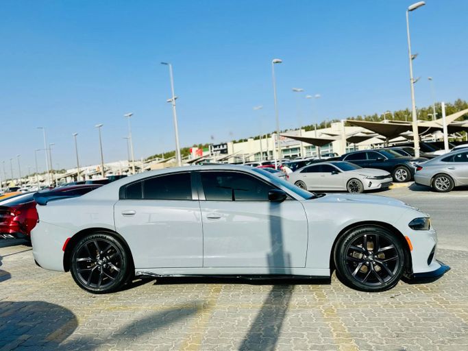 Подержанный Dodge Charger SXT VII (LD) Рестайлинг, 3.6 л, 2021 в Шардже от Kandy Cars Серебристый цвет. Американская | AUTO.AE