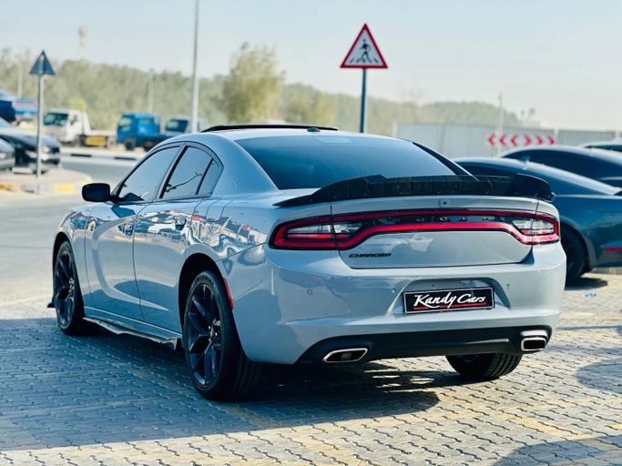 Подержанный Dodge Charger SXT VII (LD) Рестайлинг, 3.6 л, 2021 в Шардже от Kandy Cars Серебристый цвет. Американская | AUTO.AE