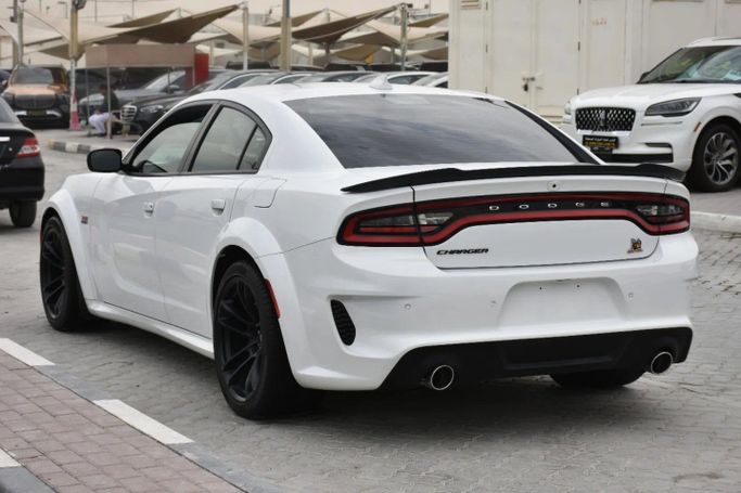 Подержанный Dodge Charger GT VII (LD) Рестайлинг, 3.6 л, 2023 в Шардже от Alfaris Used Cars Белый цвет. Other | AUTO.AE