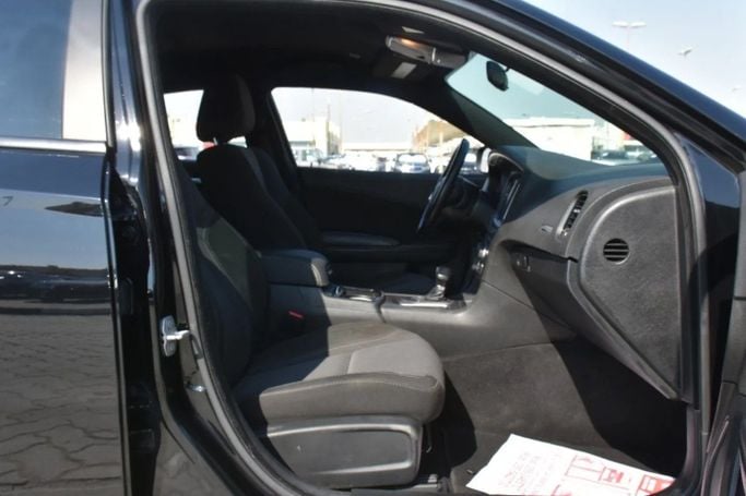 Подержанный Dodge Charger SXT VII (LD) Рестайлинг, 3.6 л, 2020 в Шардже от Alfaris Used Cars Черный цвет. Other | AUTO.AE