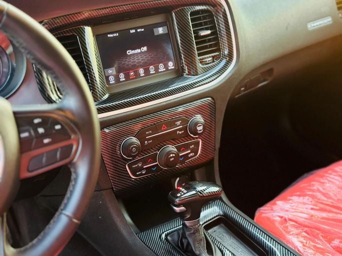 Подержанный Dodge Charger SXT VII (LD) Рестайлинг, 3.6 л, 2021 в Шардже от Kandy Cars Красный цвет. Американская | AUTO.AE