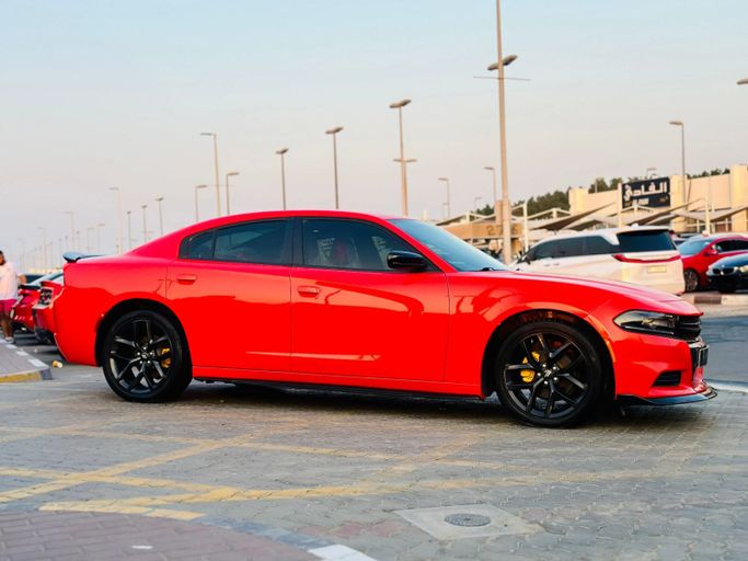 Подержанный Dodge Charger SXT VII (LD) Рестайлинг, 3.6 л, 2021 в Шардже от Kandy Cars Красный цвет. Американская | AUTO.AE