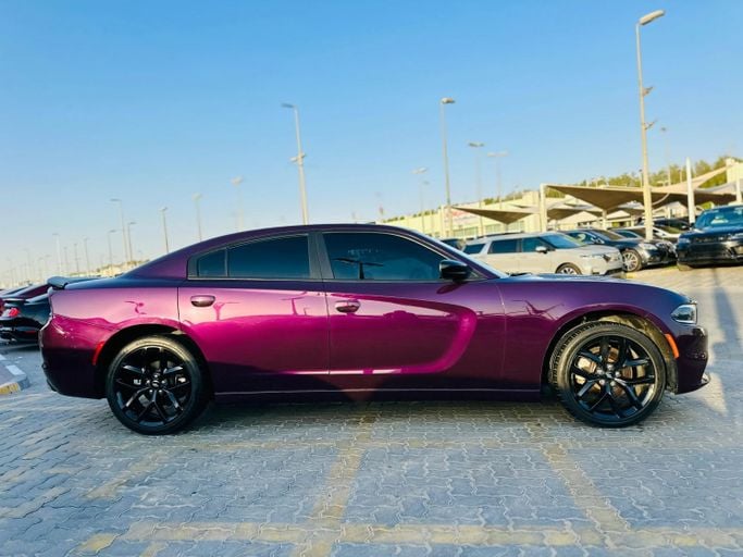 Подержанный Dodge Charger SXT VII (LD) Рестайлинг, 3.6 л, 2022 в Шардже от Kandy Cars Пурпурный цвет. Американская | AUTO.AE