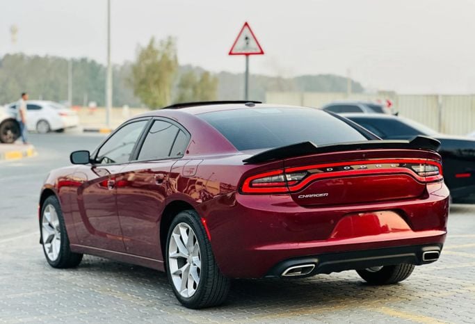 Подержанный Dodge Charger SXT VII (LD) Рестайлинг, 3.6 л, 2021 в Шардже от Kandy Cars Тёмно-бордовый цвет. Американская | AUTO.AE