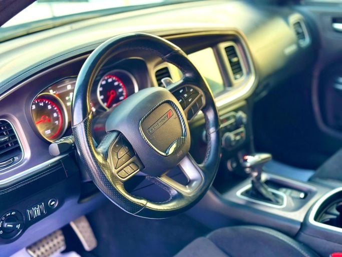 Подержанный Dodge Charger GT VII (LD) Рестайлинг, 3.6 л, 2021 в Шардже от Kandy Cars Синий цвет. Американская | AUTO.AE