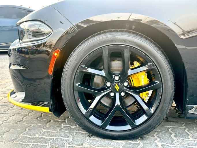 Подержанный Dodge Charger SXT VII (LD) Рестайлинг, 3.6 л, 2021 в Шардже от Kandy Cars Черный цвет. Американская | AUTO.AE