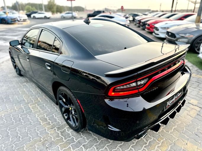 Подержанный Dodge Charger SXT VII (LD) Рестайлинг, 3.6 л, 2021 в Шардже от Kandy Cars Черный цвет. Американская | AUTO.AE