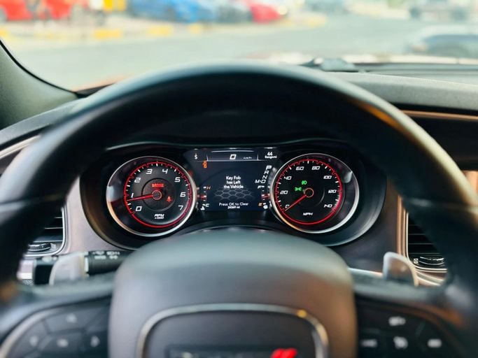 Подержанный Dodge Charger GT VII (LD) Рестайлинг, 3.6 л, 2021 в Шардже от Kandy Cars Бордовый цвет. Американская | AUTO.AE