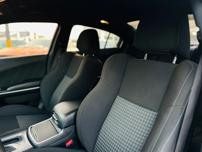 Подержанный Dodge Charger GT VII (LD) Рестайлинг, 3.6 л, 2021 в Шардже от Kandy Cars Бордовый цвет. Американская | AUTO.AE