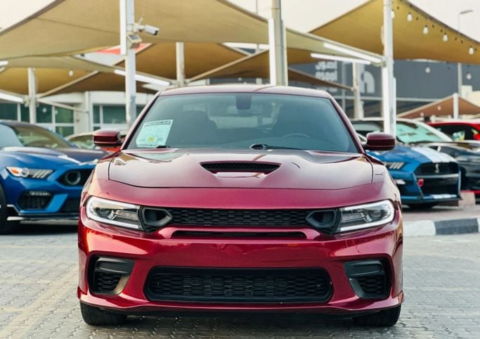 Подержанный Dodge Charger GT VII (LD) Рестайлинг, 3.6 л, 2021 в Шардже от Kandy Cars Бордовый цвет. Американская | AUTO.AE
