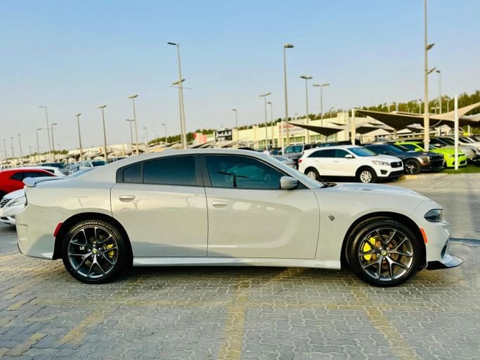Подержанный Dodge Charger GT VII (LD) Рестайлинг, 3.6 л, 2022 в Шардже от Kandy Cars Серый цвет. Американская | AUTO.AE