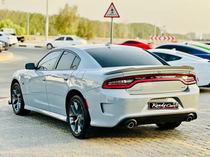 Подержанный Dodge Charger GT VII (LD) Рестайлинг, 3.6 л, 2022 в Шардже от Kandy Cars Серый цвет. Американская | AUTO.AE