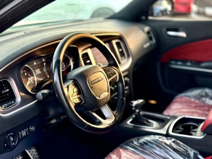 Подержанный Dodge Charger GT VII (LD) Рестайлинг, 3.6 л, 2022 в Шардже от Kandy Cars Черный цвет. Американская | AUTO.AE