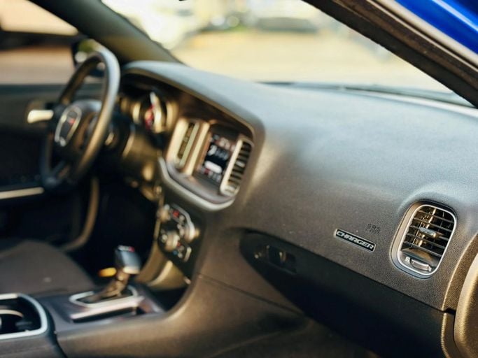 Подержанный Dodge Charger SXT VII (LD) Рестайлинг, 3.6 л, 2021 в Шардже от Kandy Cars Тёмно-синий цвет. Американская | AUTO.AE