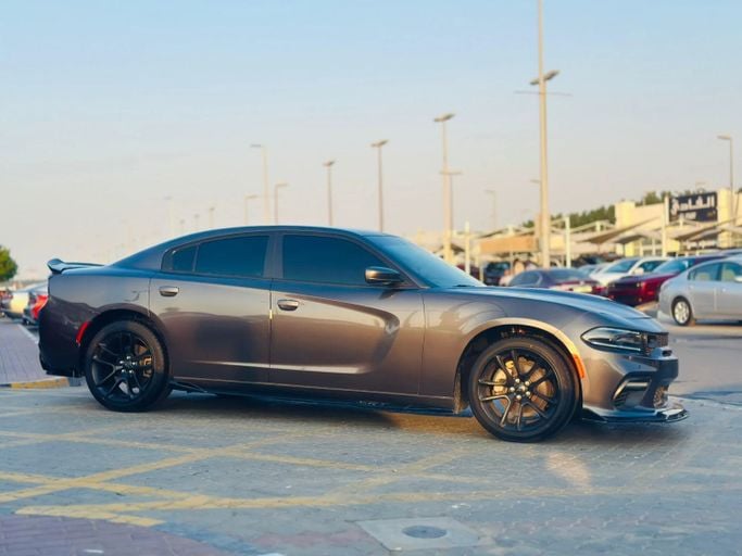 Подержанный Dodge Charger SXT VII (LD) Рестайлинг, 3.6 л, 2021 в Шардже от Kandy Cars Серый цвет. Американская | AUTO.AE
