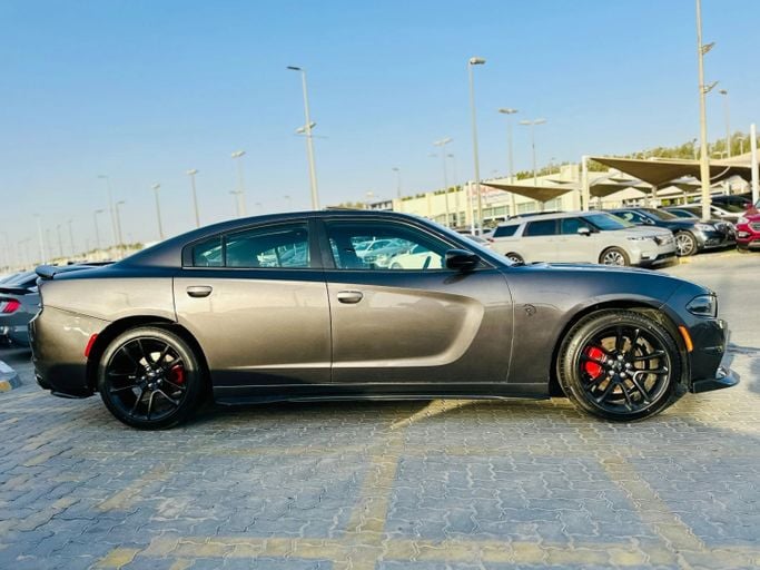 Подержанный Dodge Charger SXT VII (LD) Рестайлинг, 3.6 л, 2021 в Шардже от Kandy Cars Серый цвет. Американская | AUTO.AE