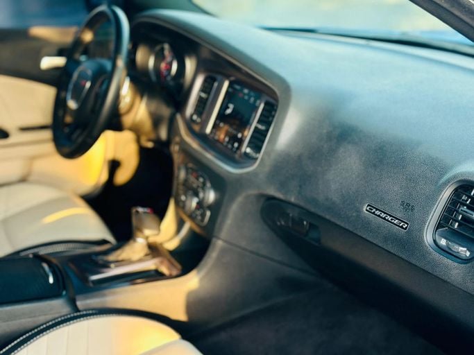 Подержанный Dodge Charger GT VII (LD) Рестайлинг, 3.6 л, 2019 в Шардже от Kandy Cars Голубой цвет. Американская | AUTO.AE