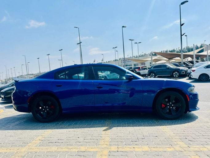 Подержанный Dodge Charger SXT VII (LD) Рестайлинг, 3.6 л, 2018 в Шардже от Kandy Cars Синий цвет. Американская | AUTO.AE