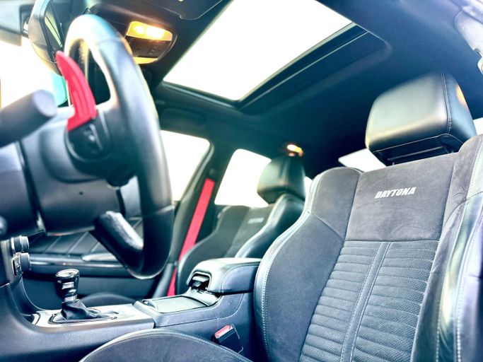 Подержанный Dodge Charger R_T VII (LD) Рестайлинг, 5.7 л, 2021 в Шардже от Kandy Cars Красный цвет. Американская | AUTO.AE