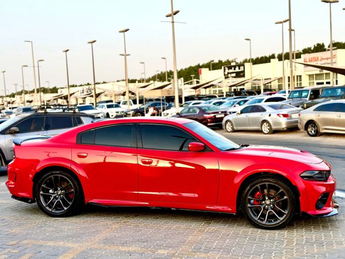 Подержанный Dodge Charger R_T VII (LD) Рестайлинг, 5.7 л, 2021 в Шардже от Kandy Cars Красный цвет. Американская | AUTO.AE