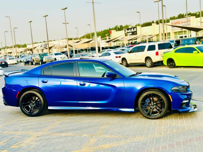 Подержанный Dodge Charger SXT VII (LD) Рестайлинг, 3.6 л, 2020 в Шардже от Kandy Cars Синий цвет. Американская | AUTO.AE