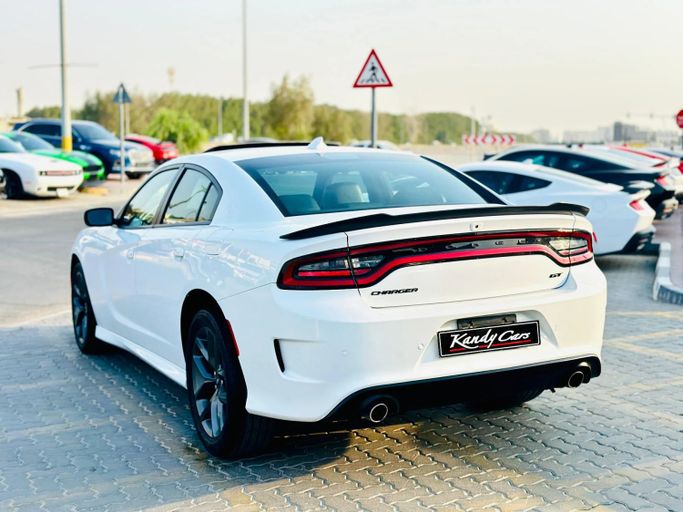 Подержанный Dodge Charger GT VII (LD) Рестайлинг, 3.6 л, 2022 в Шардже от Kandy Cars Белый цвет. Американская | AUTO.AE