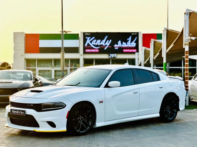 Подержанный Dodge Charger SRT VII (LD) Рестайлинг, 6.4 л, 2022 в Шардже от Kandy Cars Белый цвет. Американская | AUTO.AE