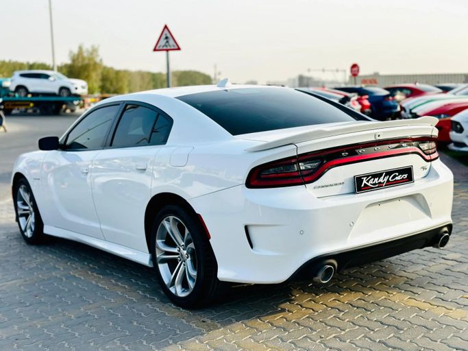 Подержанный Dodge Charger R_T VII (LD) Рестайлинг, 5.7 л, 2022 в Шардже от Kandy Cars Белый цвет. Американская | AUTO.AE