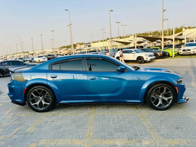 Подержанный Dodge Charger SXT VII (LD) Рестайлинг, 3.6 л, 2022 в Шардже от Kandy Cars Синий цвет. Американская | AUTO.AE