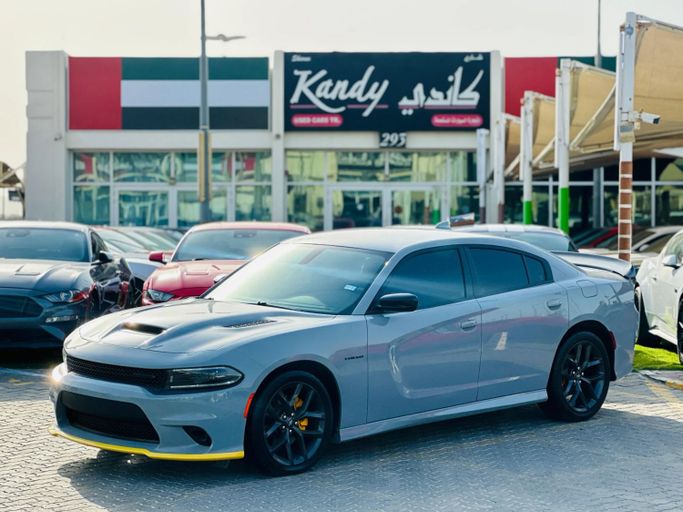 Подержанный Dodge Charger R_T VII (LD) Рестайлинг, 5.7 л, 2022 в Шардже от Kandy Cars Серебристый цвет. Американская | AUTO.AE