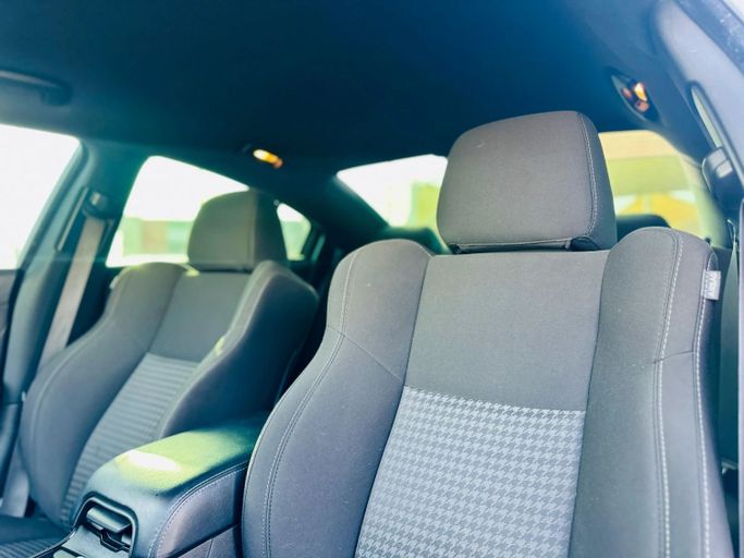 Подержанный Dodge Charger R_T VII (LD) Рестайлинг, 5.7 л, 2022 в Шардже от Kandy Cars Серебристый цвет. Американская | AUTO.AE