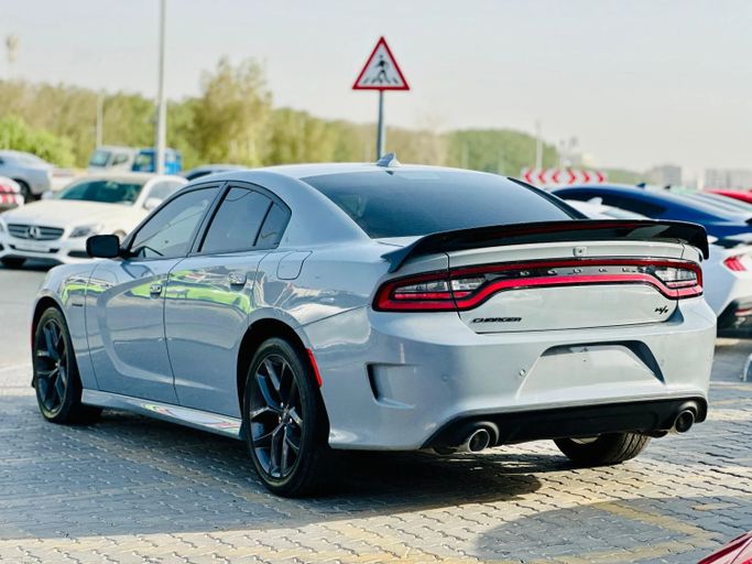 Подержанный Dodge Charger R_T VII (LD) Рестайлинг, 5.7 л, 2022 в Шардже от Kandy Cars Серебристый цвет. Американская | AUTO.AE
