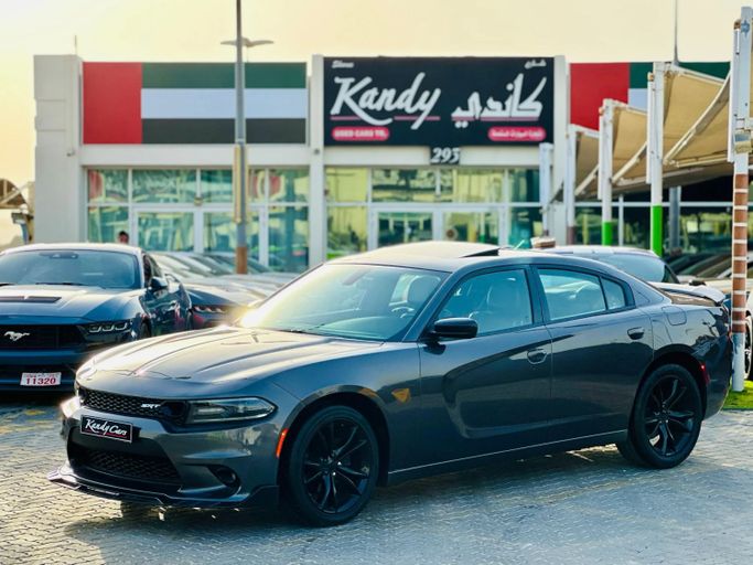 Подержанный Dodge Charger SXT VII (LD) Рестайлинг, 3.6 л, 2020 в Шардже от Kandy Cars Серый цвет. Американская | AUTO.AE