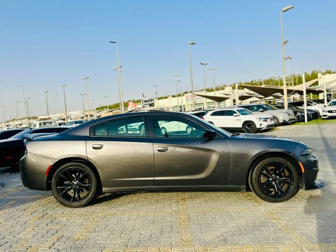 Подержанный Dodge Charger SXT VII (LD) Рестайлинг, 3.6 л, 2020 в Шардже от Kandy Cars Серый цвет. Американская | AUTO.AE