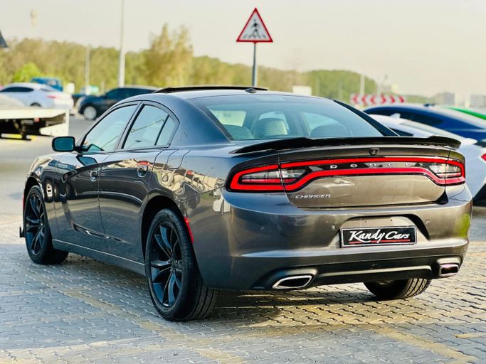 Подержанный Dodge Charger SXT VII (LD) Рестайлинг, 3.6 л, 2020 в Шардже от Kandy Cars Серый цвет. Американская | AUTO.AE