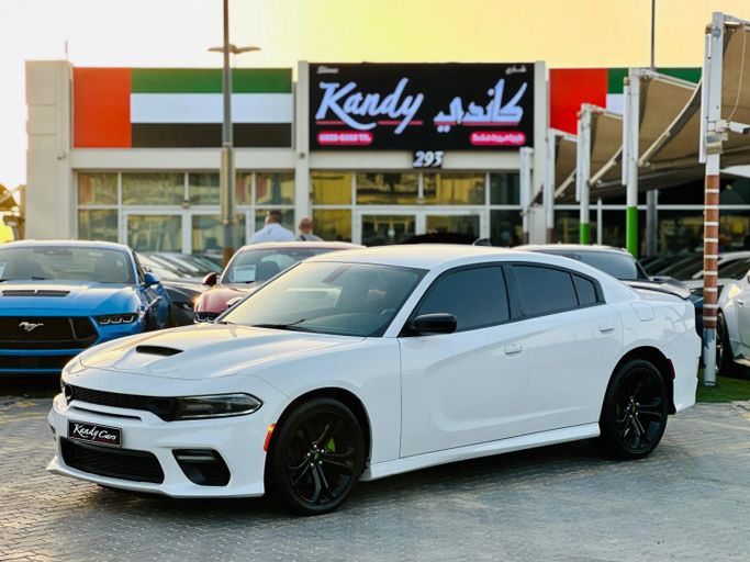 Подержанный Dodge Charger R_T VII (LD) Рестайлинг, 5.7 л, 2021 в Шардже от Kandy Cars Белый цвет. Американская | AUTO.AE
