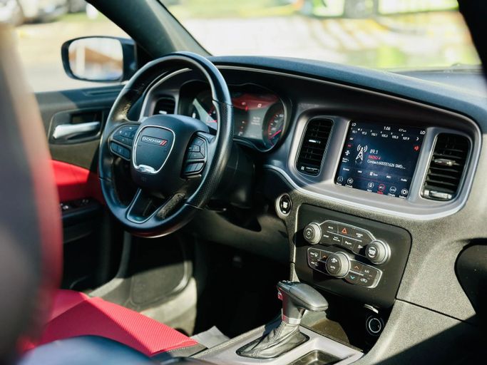 Подержанный Dodge Charger SRT VII (LD) Рестайлинг, 6.4 л, 2022 в Шардже от Kandy Cars Черный цвет. Американская | AUTO.AE