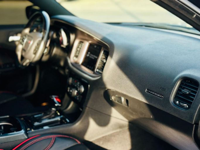 Подержанный Dodge Charger GT VII (LD) Рестайлинг, 3.6 л, 2022 в Шардже от Kandy Cars Черный цвет. Американская | AUTO.AE