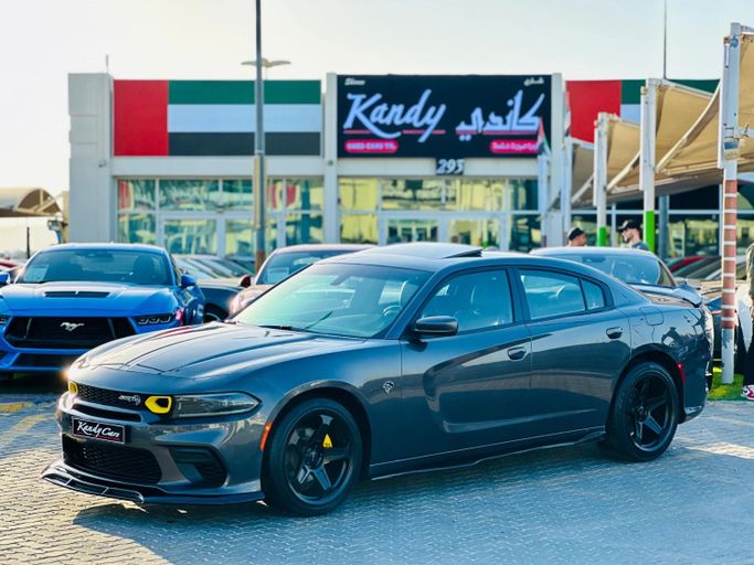 Подержанный Dodge Charger SXT VII (LD) Рестайлинг, 3.6 л, 2022 в Шардже от Kandy Cars Серый цвет. Американская | AUTO.AE