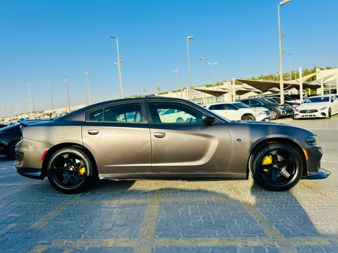 Подержанный Dodge Charger SXT VII (LD) Рестайлинг, 3.6 л, 2022 в Шардже от Kandy Cars Серый цвет. Американская | AUTO.AE