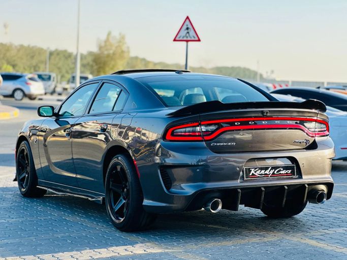 Подержанный Dodge Charger SXT VII (LD) Рестайлинг, 3.6 л, 2022 в Шардже от Kandy Cars Серый цвет. Американская | AUTO.AE