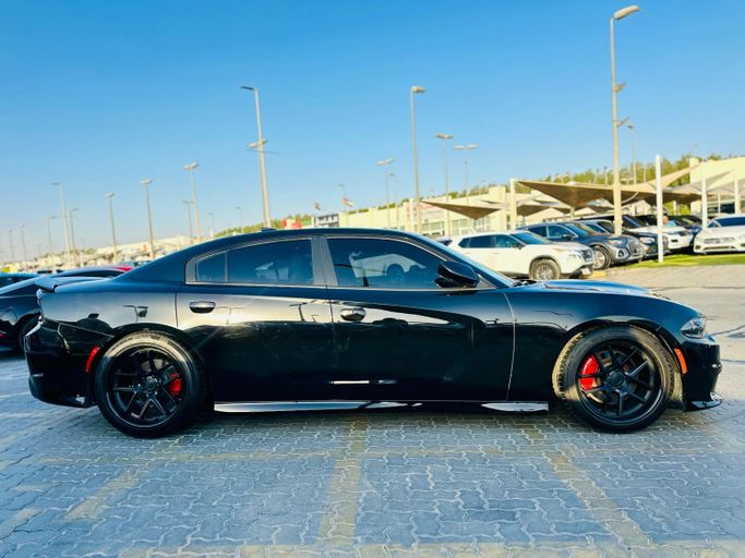 Подержанный Dodge Charger R_T VII (LD) Рестайлинг, 5.7 л, 2022 в Шардже от Kandy Cars Черный цвет. Американская | AUTO.AE