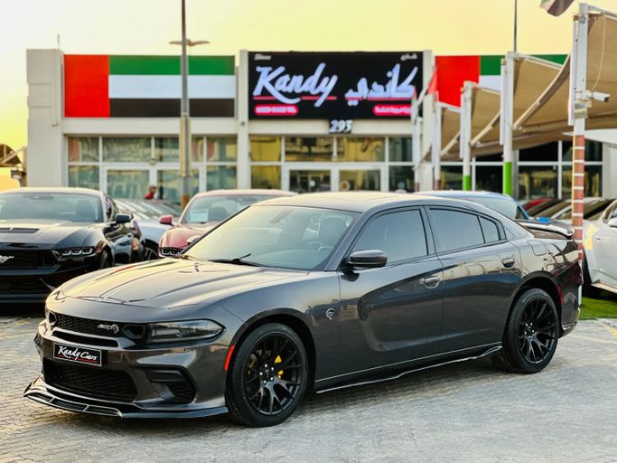 Подержанный Dodge Charger SXT VII (LD) Рестайлинг, 3.6 л, 2021 в Шардже от Kandy Cars Серый цвет. Американская | AUTO.AE