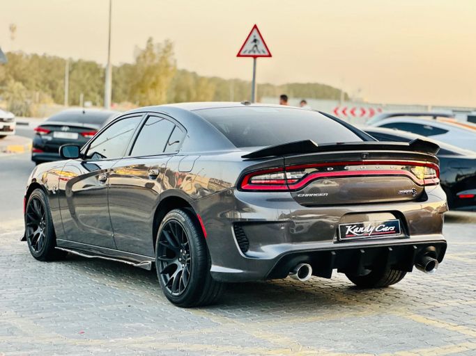 Подержанный Dodge Charger SXT VII (LD) Рестайлинг, 3.6 л, 2021 в Шардже от Kandy Cars Серый цвет. Американская | AUTO.AE