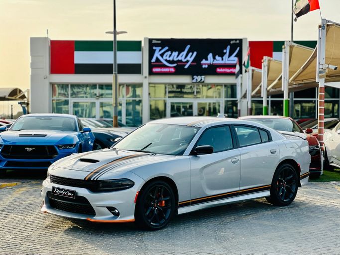 Подержанный Dodge Charger GT VII (LD) Рестайлинг, 3.6 л, 2022 в Шардже от Kandy Cars Серебристый цвет. Американская | AUTO.AE