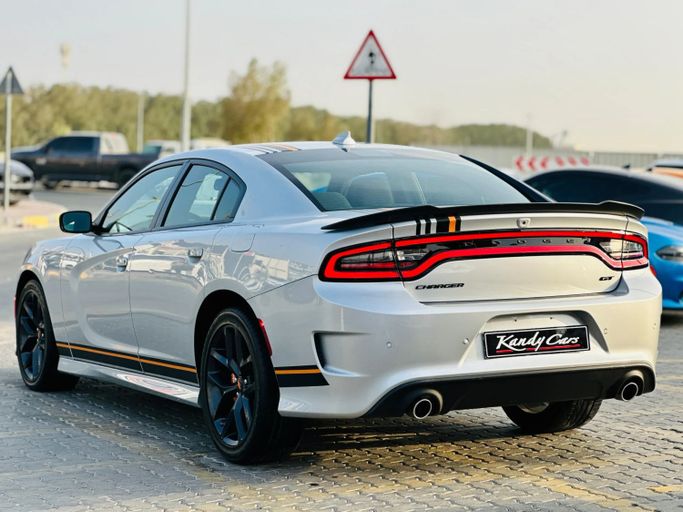 Подержанный Dodge Charger GT VII (LD) Рестайлинг, 3.6 л, 2022 в Шардже от Kandy Cars Серебристый цвет. Американская | AUTO.AE