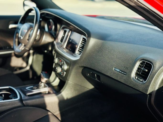 Подержанный Dodge Charger GT VII (LD) Рестайлинг, 3.6 л, 2022 в Шардже от Kandy Cars Красный цвет. Американская | AUTO.AE