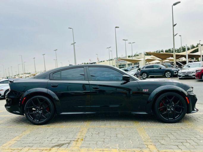 Подержанный Dodge Charger R_T VII (LD) Рестайлинг, 5.7 л, 2016 в Шардже от Kandy Cars Черный цвет. Американская | AUTO.AE