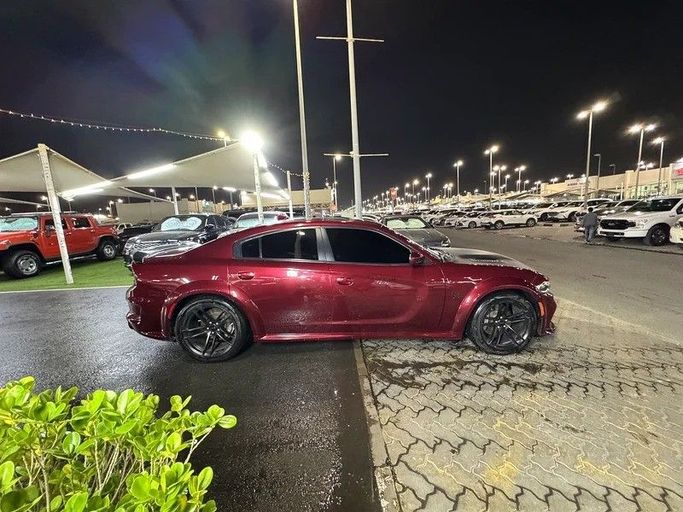 Подержанный Dodge Charger SRT VII (LD) Рестайлинг, 6.4 л, 2019 в Шардже от Al Fakhamah Used Cars Тёмно-бордовый цвет. Американская | AUTO.AE