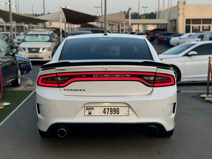 Used Dodge Charger SXT VII (LD) Facelift, 3.6 l, 2018 in Sharjah by Al Fakhamah Used Cars, White color. American Specs | AUTO.AE